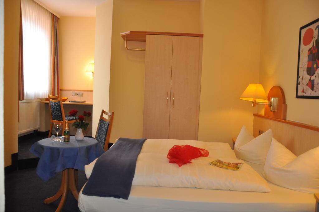 City Partner Hotel Strauss Вюрцбург Экстерьер фото
