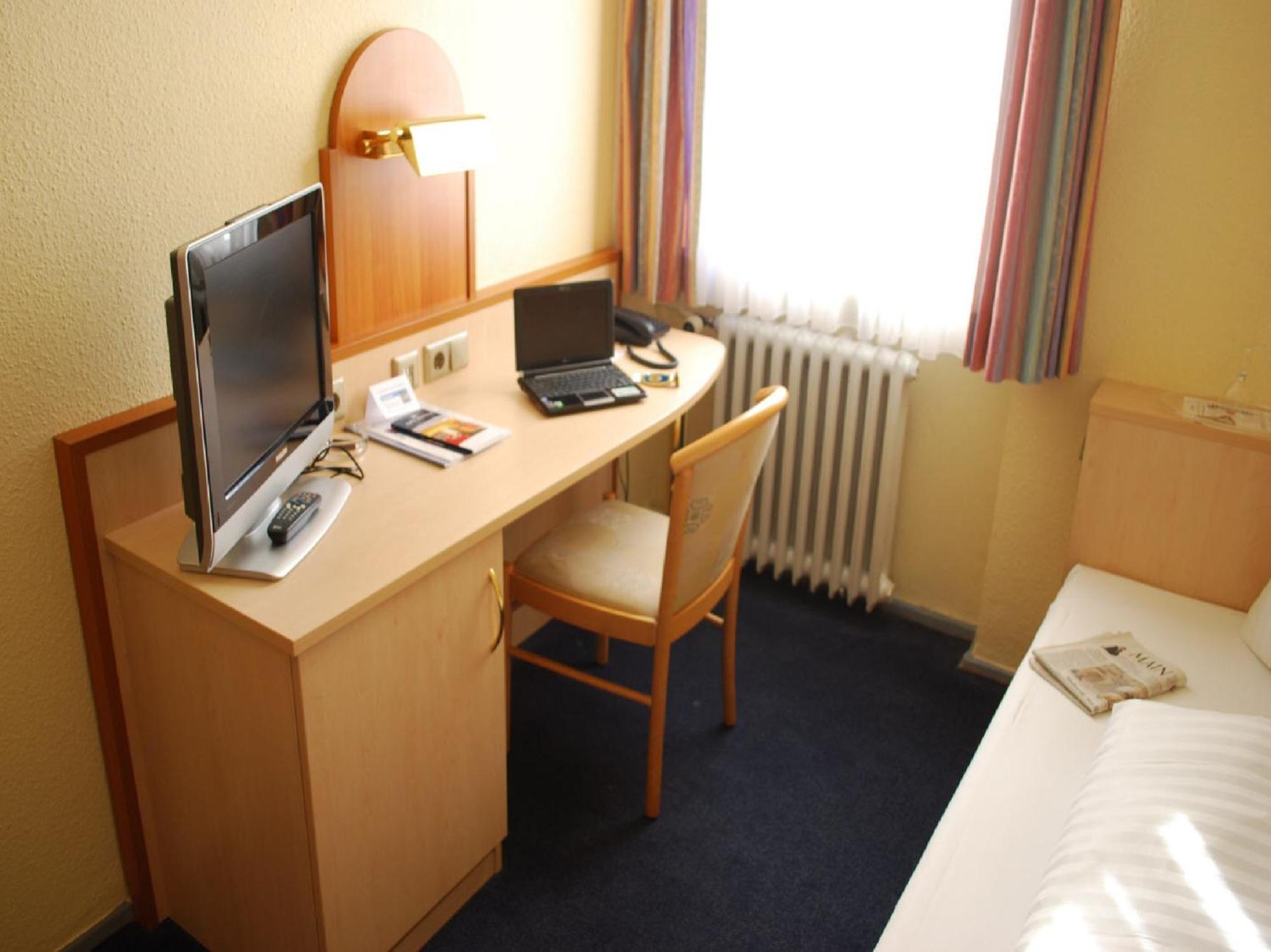 City Partner Hotel Strauss Вюрцбург Экстерьер фото