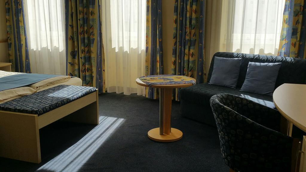 City Partner Hotel Strauss Вюрцбург Экстерьер фото