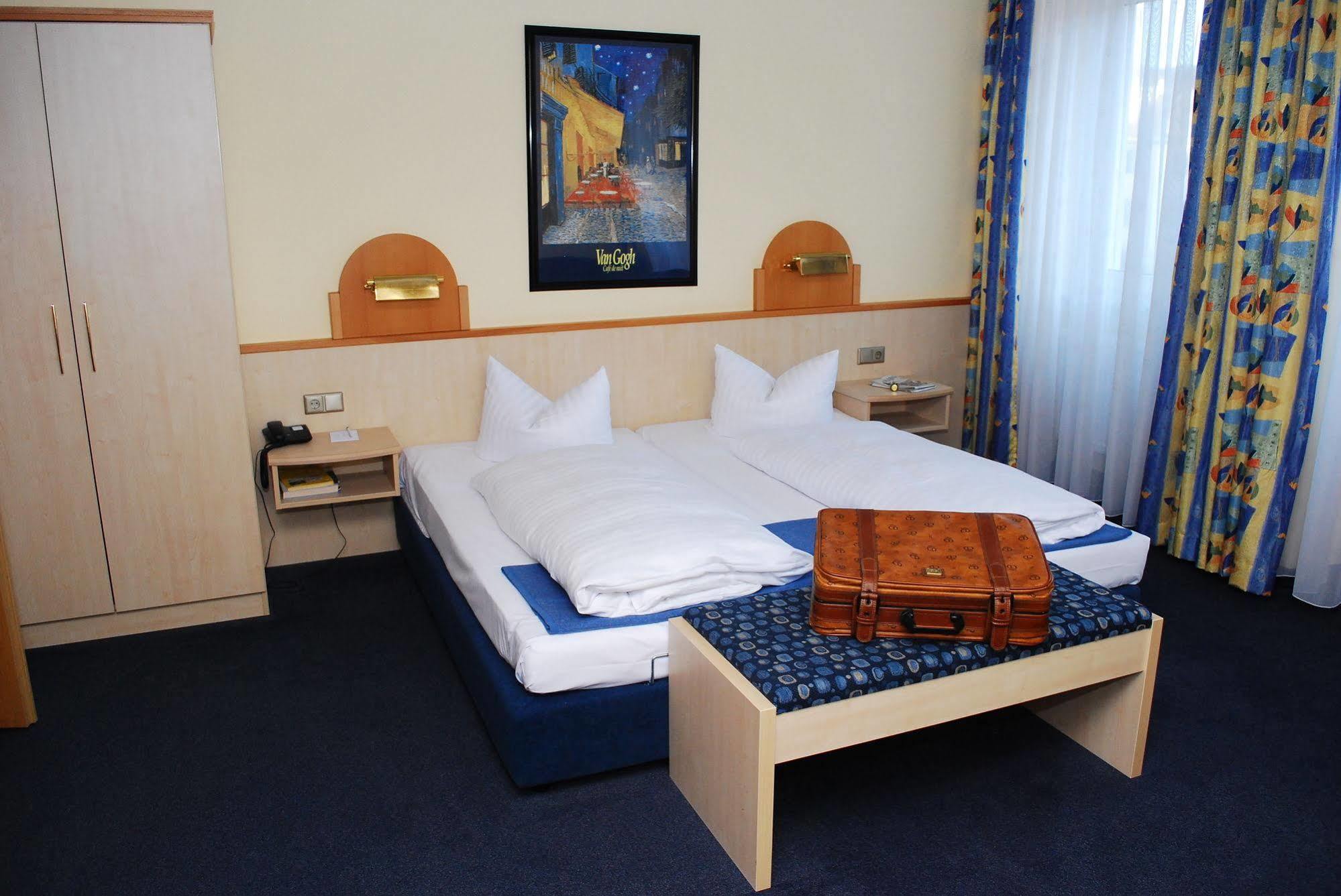 City Partner Hotel Strauss Вюрцбург Экстерьер фото