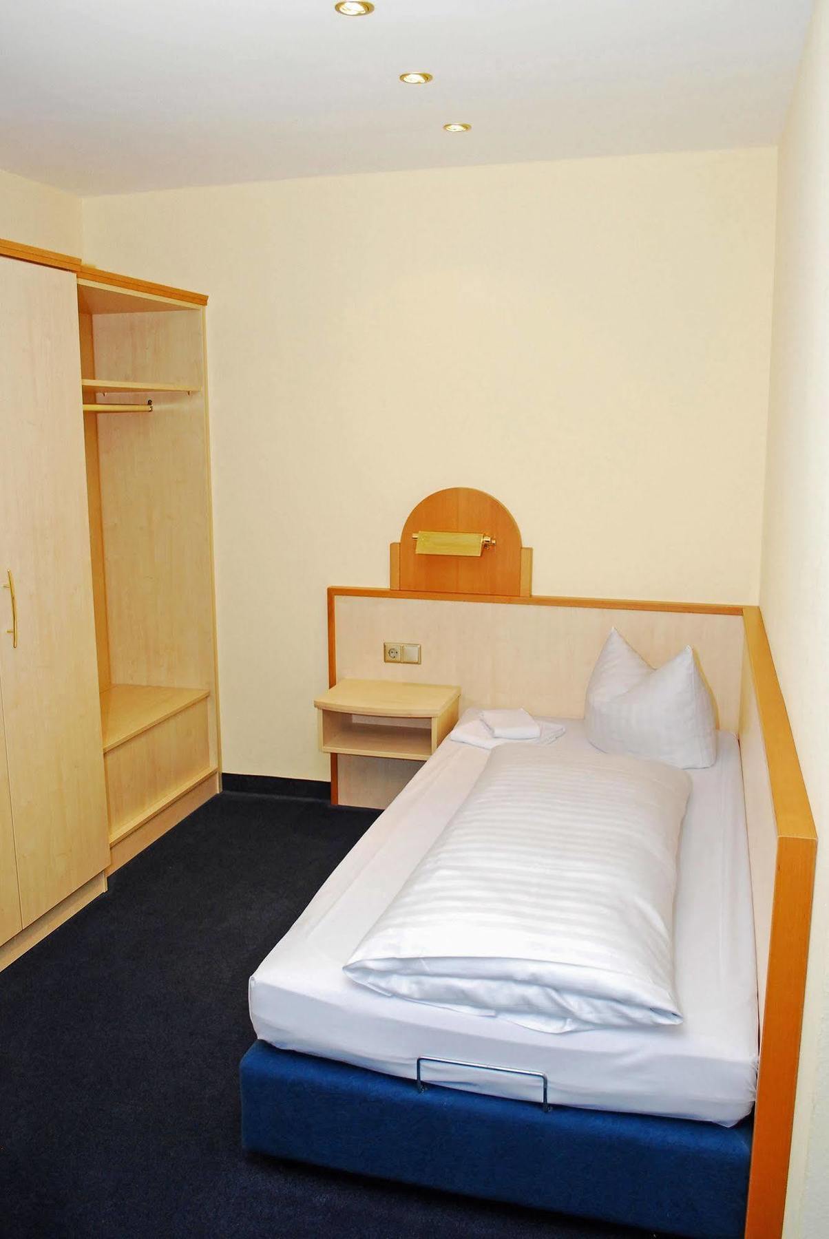 City Partner Hotel Strauss Вюрцбург Экстерьер фото