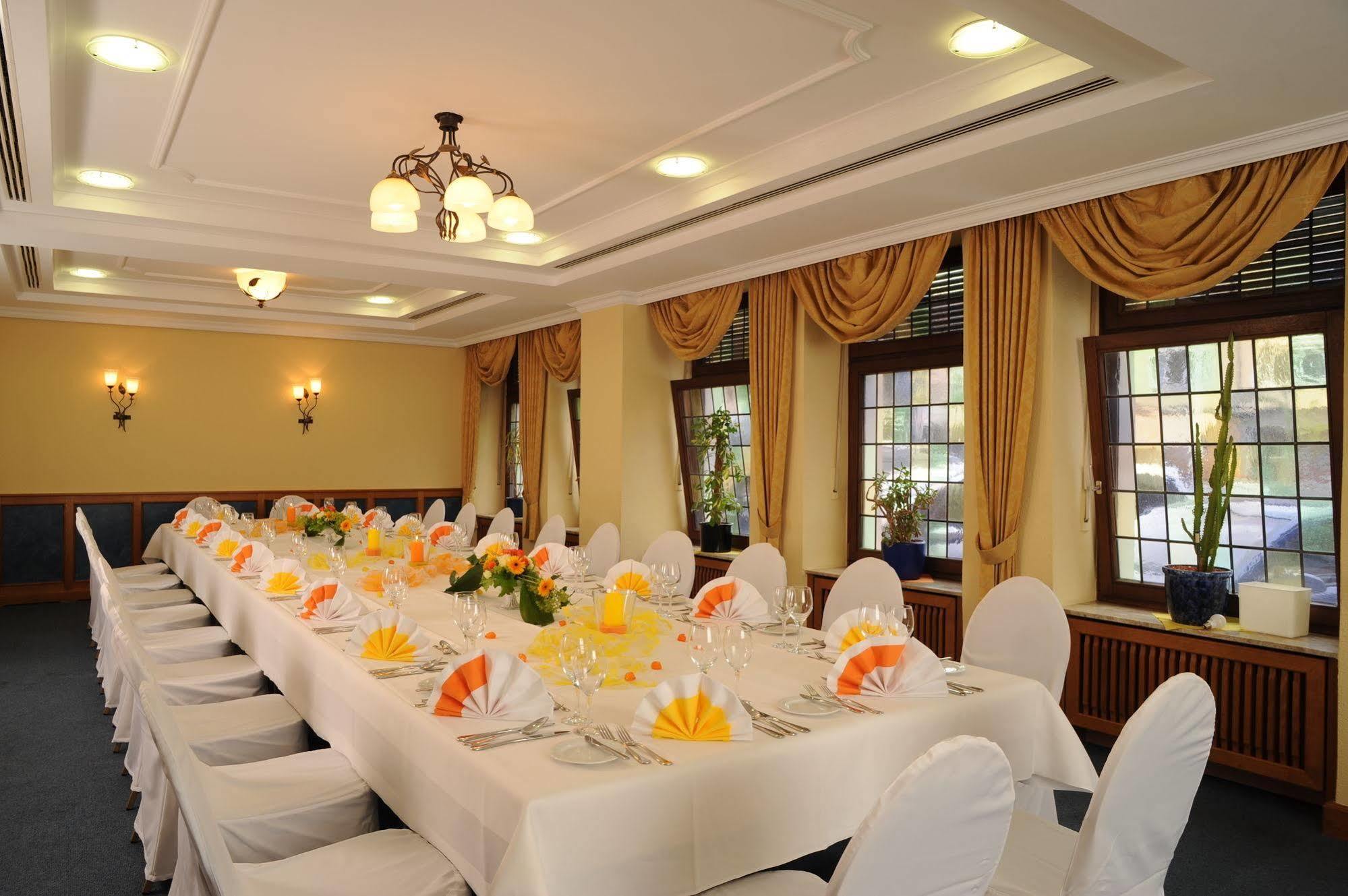 City Partner Hotel Strauss Вюрцбург Экстерьер фото