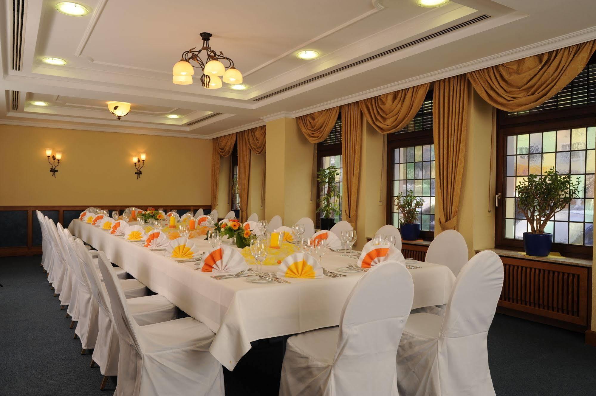 City Partner Hotel Strauss Вюрцбург Экстерьер фото